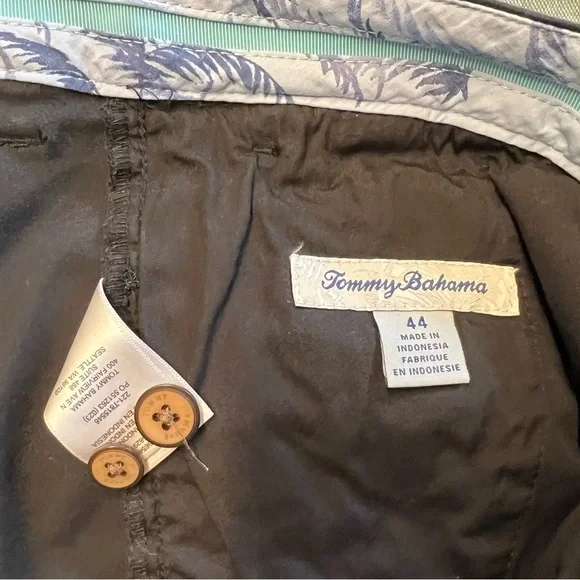 Tommy Bahama Shorts in Navy and Black Color - Picture 7 of 7
